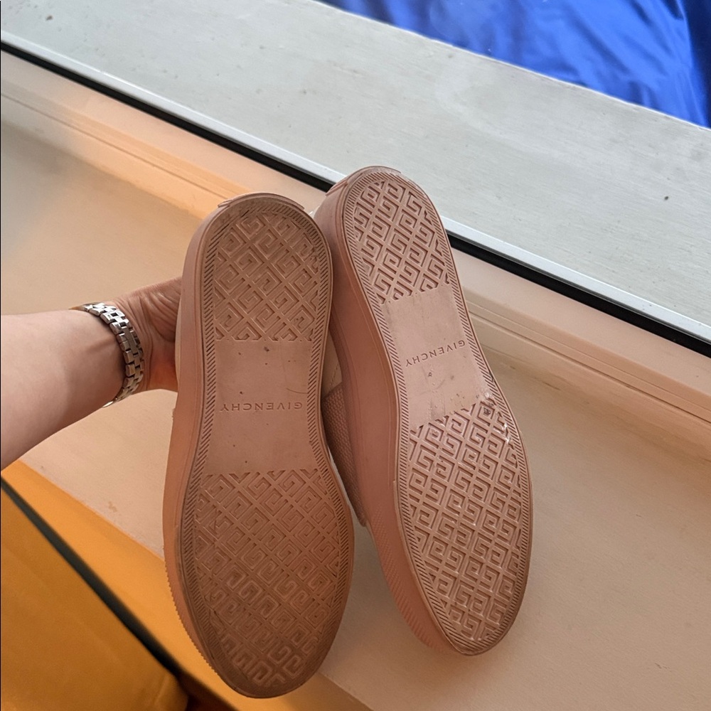 Givenchy Women's Sneakers in White and Light Pink - Picture 7 of 7